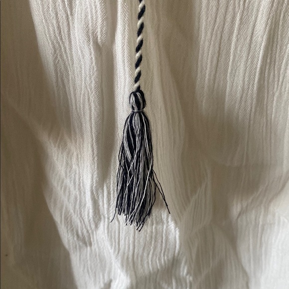 Old Navy Cream Blouse with Black Accents - Picture 6 of 6